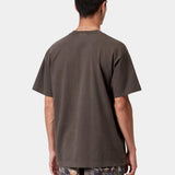 Camiseta CARHARTT WIP S/S Vista Tobacco Garment Dyed vista trasera en modelo