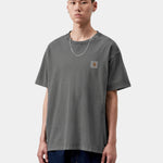 Camiseta CARHARTT WIP S/S Vista Black Garment Dyed en modelo
