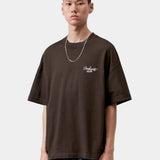 Camiseta CARHARTT WIP S/S Signature Script Tobacco Natural en modelo