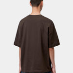 Camiseta CARHARTT WIP S/S Signature Script Tobacco Natural vista trasera en modelo