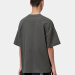 Camiseta CARHARTT WIP S/S Signature Script Graphite Dark Scarab vista trasera en modelo
