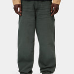 Pantalón CARHARTT WIP Single Knee Raven Stone Canvas en modelo