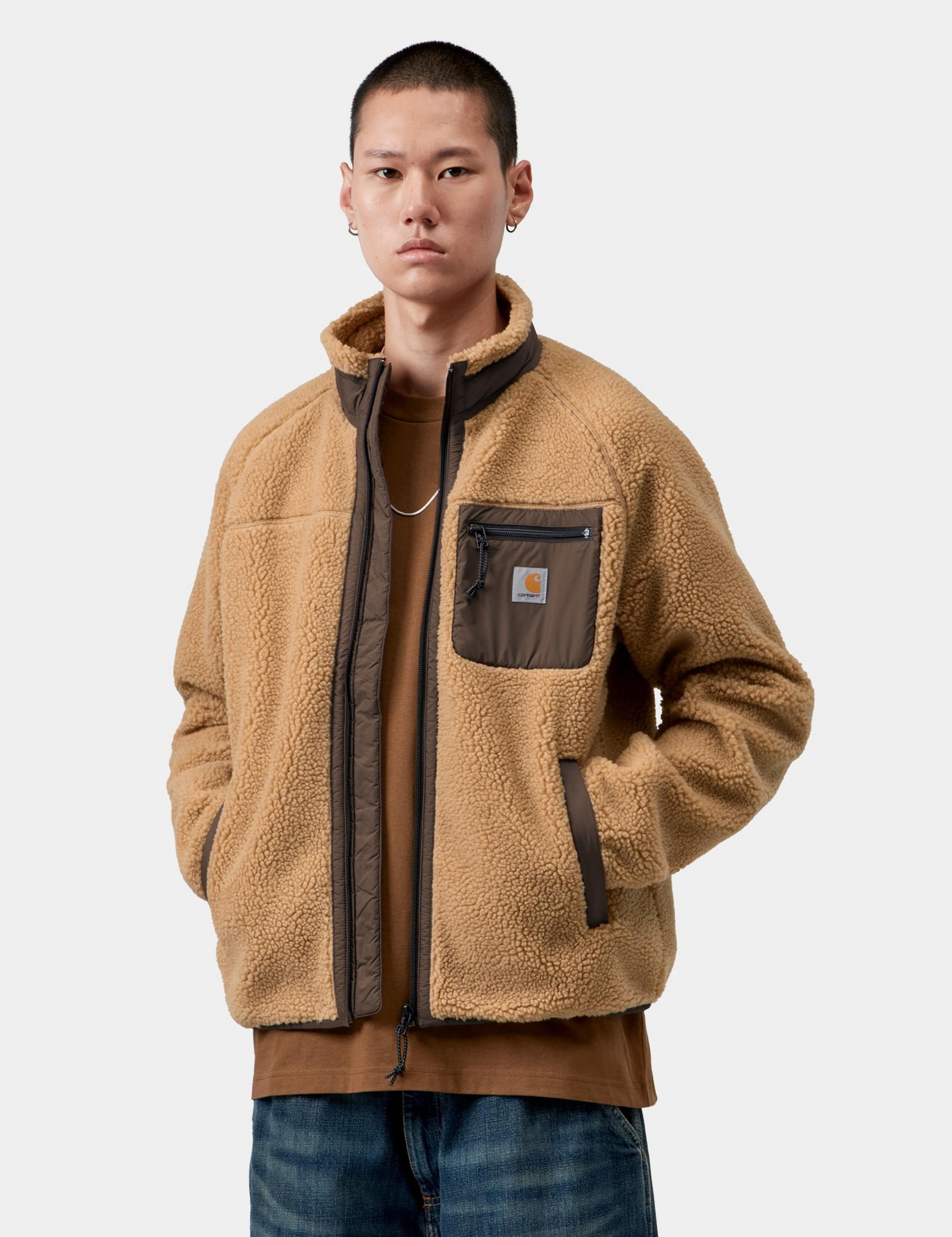Chaqueta CARHARTT WIP Prentis Liner WIP Dusty H Tobacco en modelo