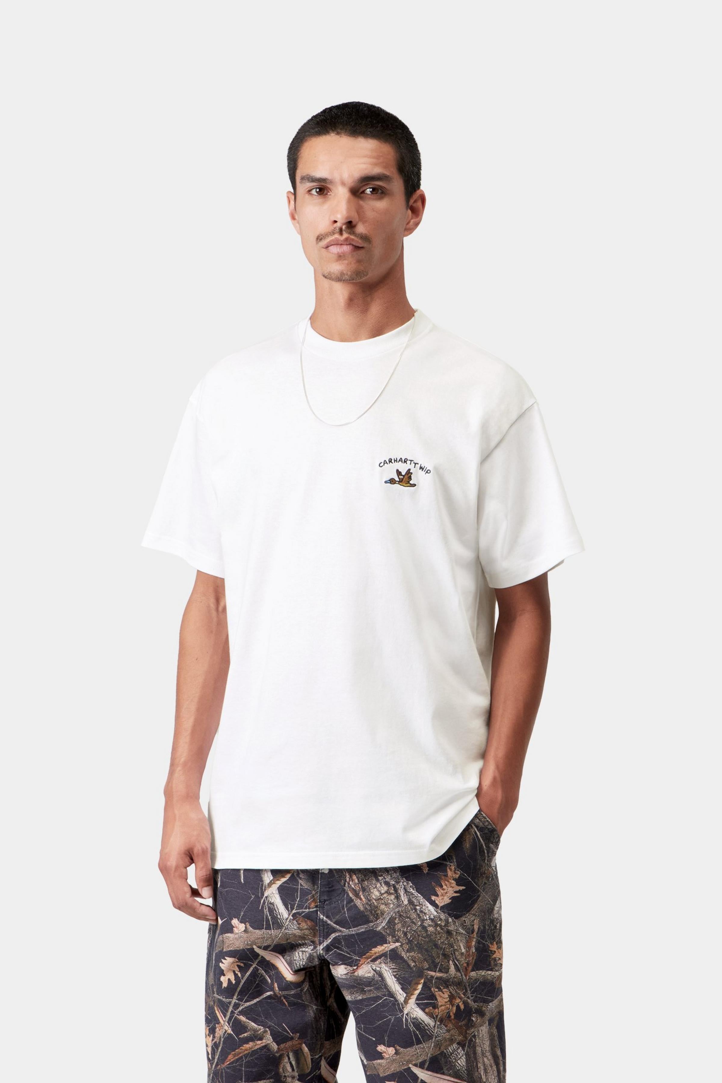 Camiseta CARHARTT WIP S/S Animated Ducks White en modelo
