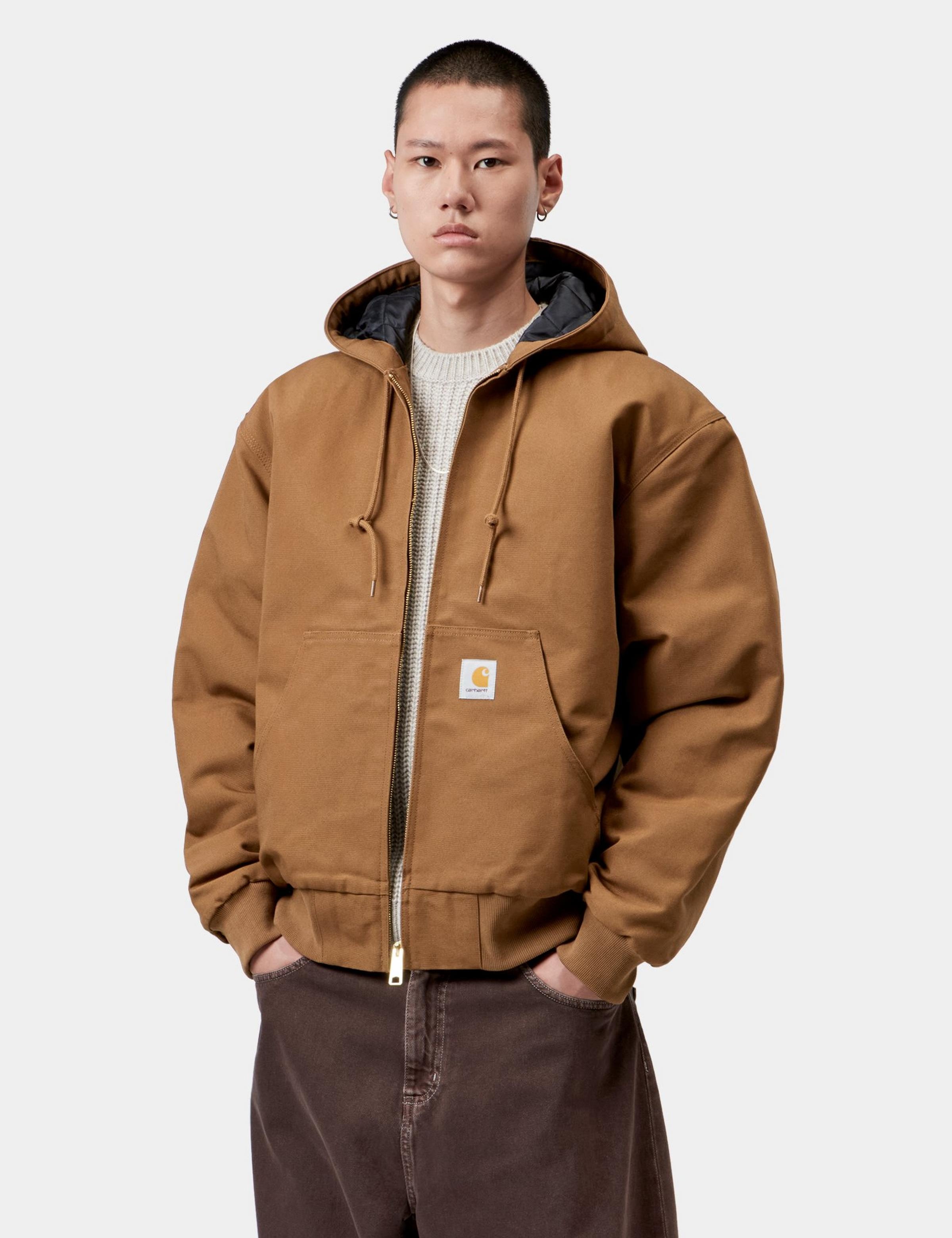 Chaqueta CARHARTT WIP OG Active Jacket WIP Hamilton Brown Rigid en modelo