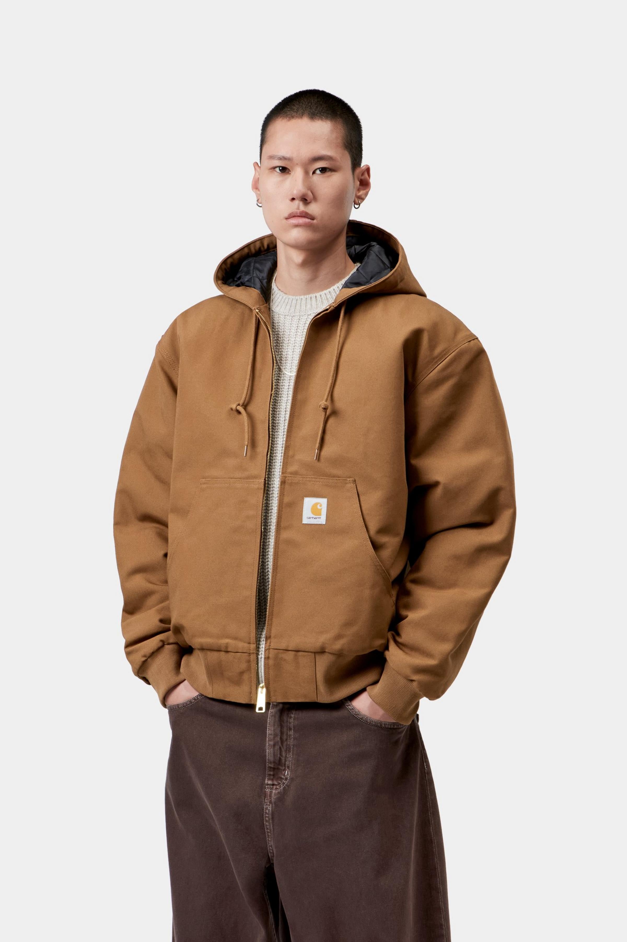 Chaqueta CARHARTT WIP OG Active Jacket WIP Hamilton Brown Rigid en modelo