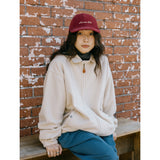 Chaqueta KAPPY Fleece Bomber Jacket Cream, vista sobre modelo en exterior