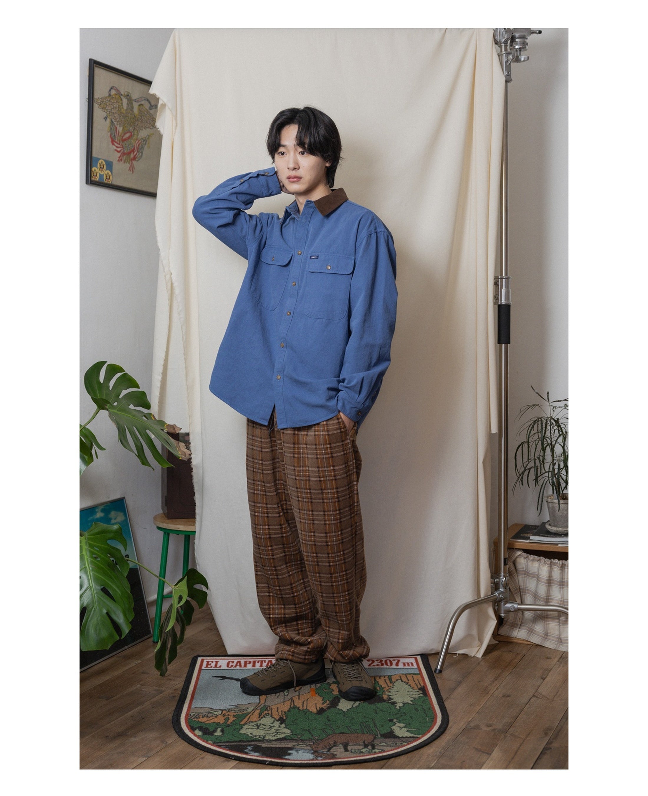 Chaqueta KAPPY Canvas Work Shirt Jacket Blue, vista de la silueta sobre modelo