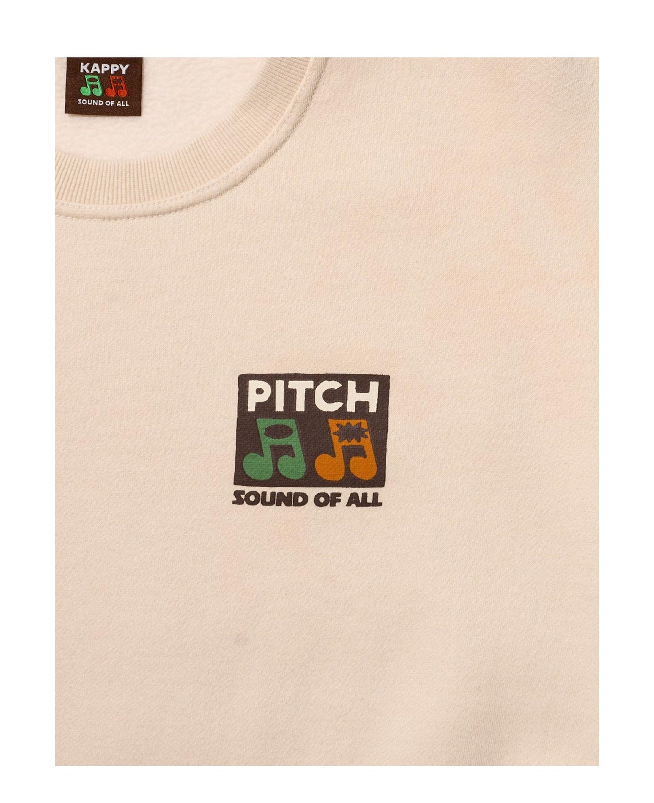 Sudadera KAPPY Pitch Fluff Sweatshirt Cream, detalle del estampado frontal