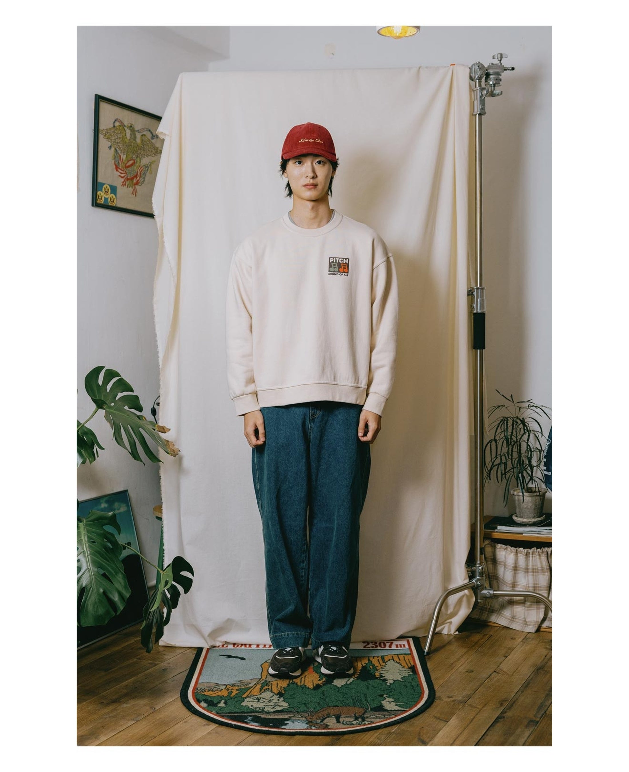 Sudadera KAPPY Pitch Fluff Sweatshirt Cream, vista de la silueta sobre modelo