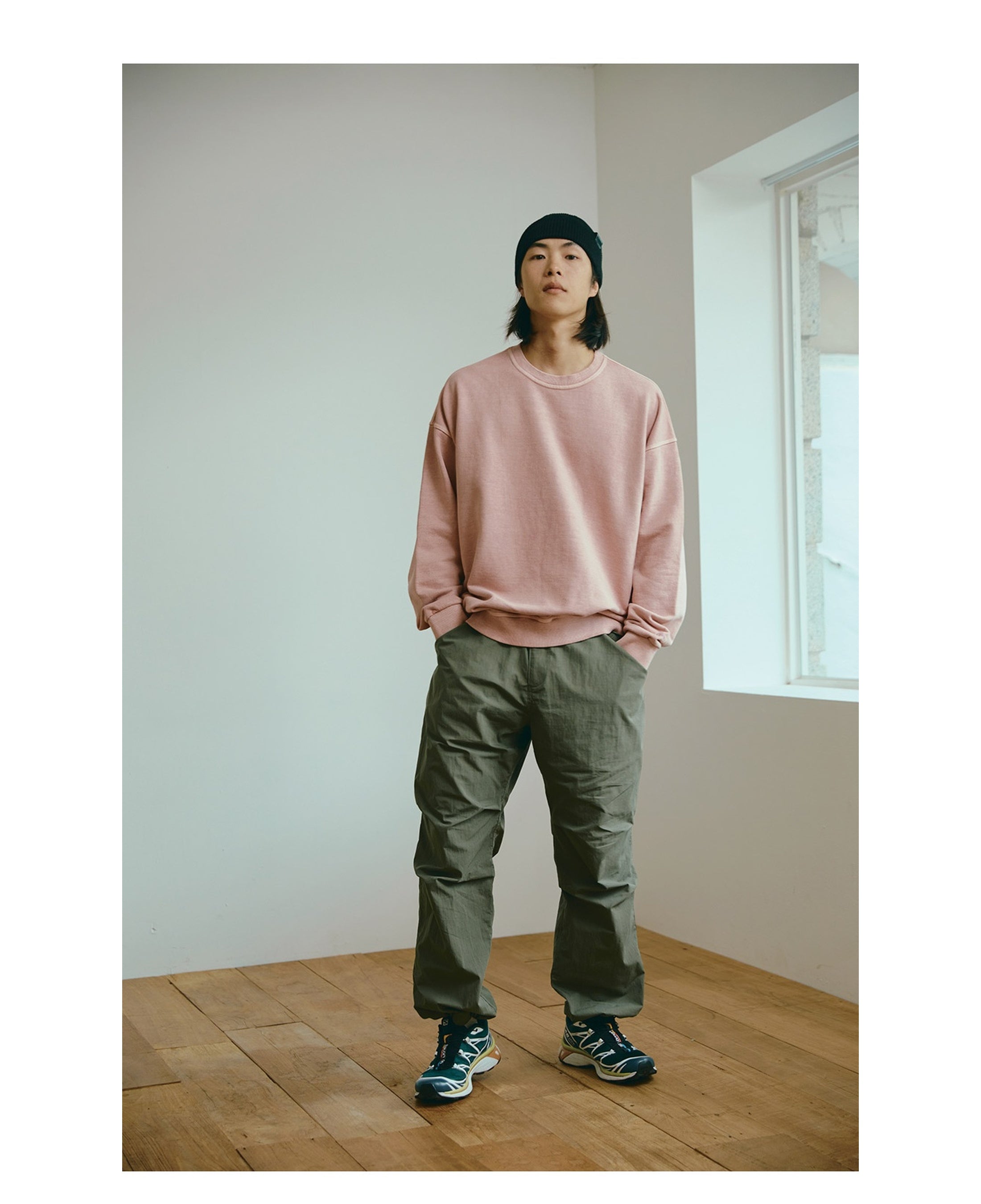 Sudadera KAPPY Pigment Sweatshirt Dusty Pink, vista frontal sobre modelo