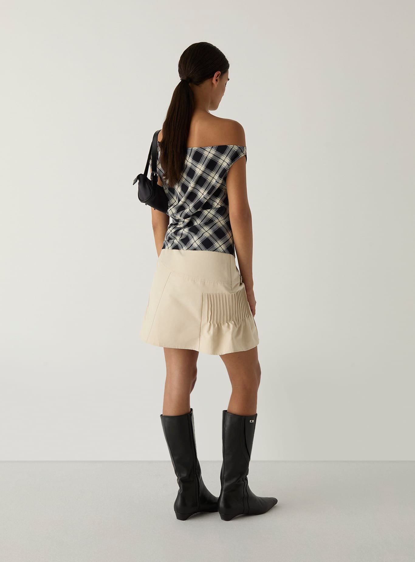 Top LAAGAM Tate Squared Asymmetric Black - imagen 2