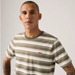 Detalle de la camiseta Levi's Original Housemark Jen Stripe Maitake Brown