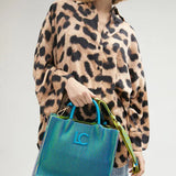 LOLA CASADEMUNT Grüne Umhängetasche aus Netzstoff 