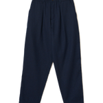 Pantalón UNIVERSAL WORKS Pleated Track Wool Herringbone Navy — vista frontal, fotografía original sin fondo