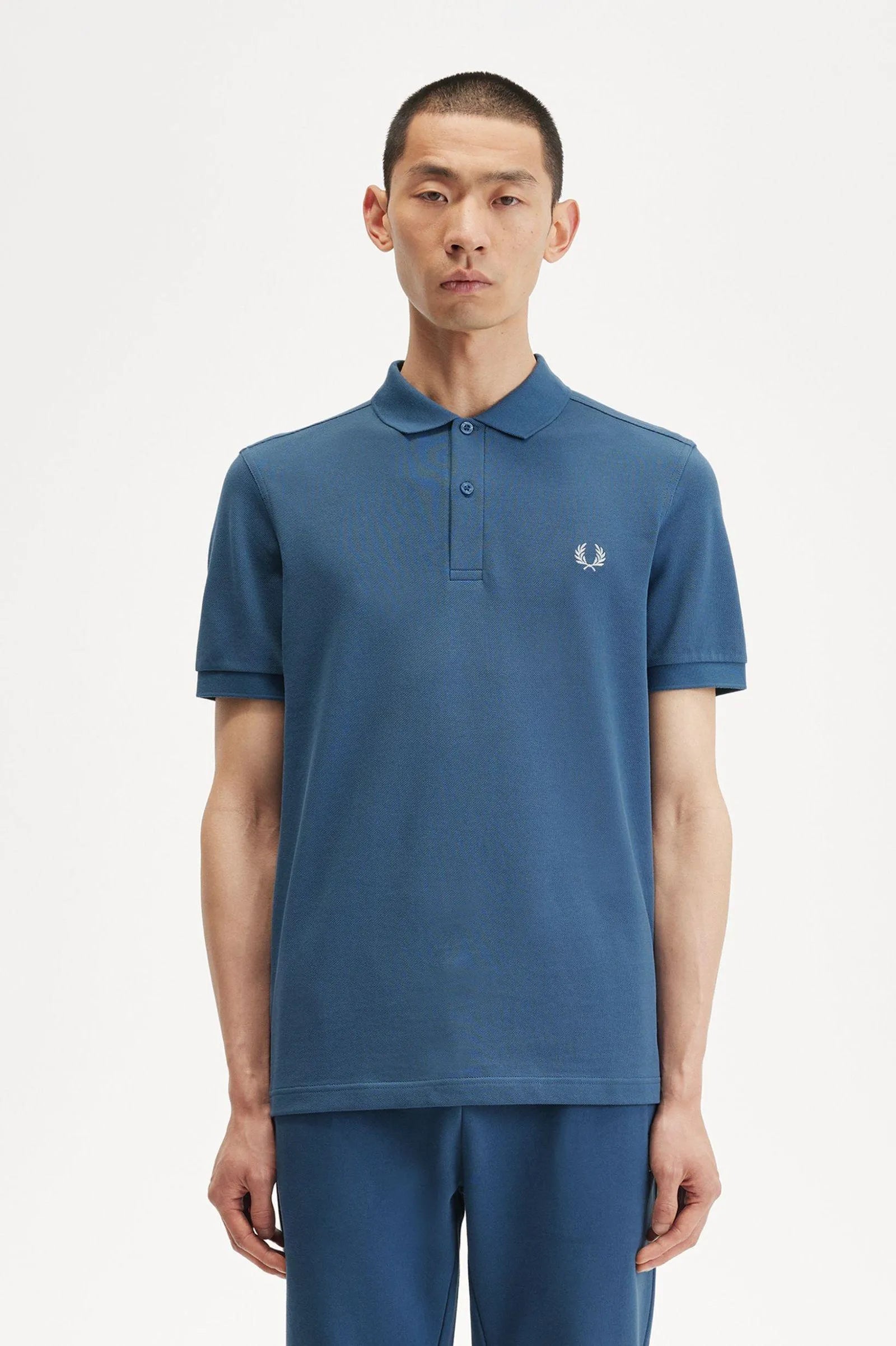 Polo Fred Perry M6000 Azul Medianoche Hielo Claro - ECRU