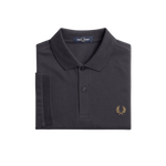 Polo Fred Perry M6000 Gris Ancla Caramelo Oscuro - ECRU