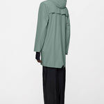 Chaqueta larga Rains Long Jacket Sage – imagen oficial 3