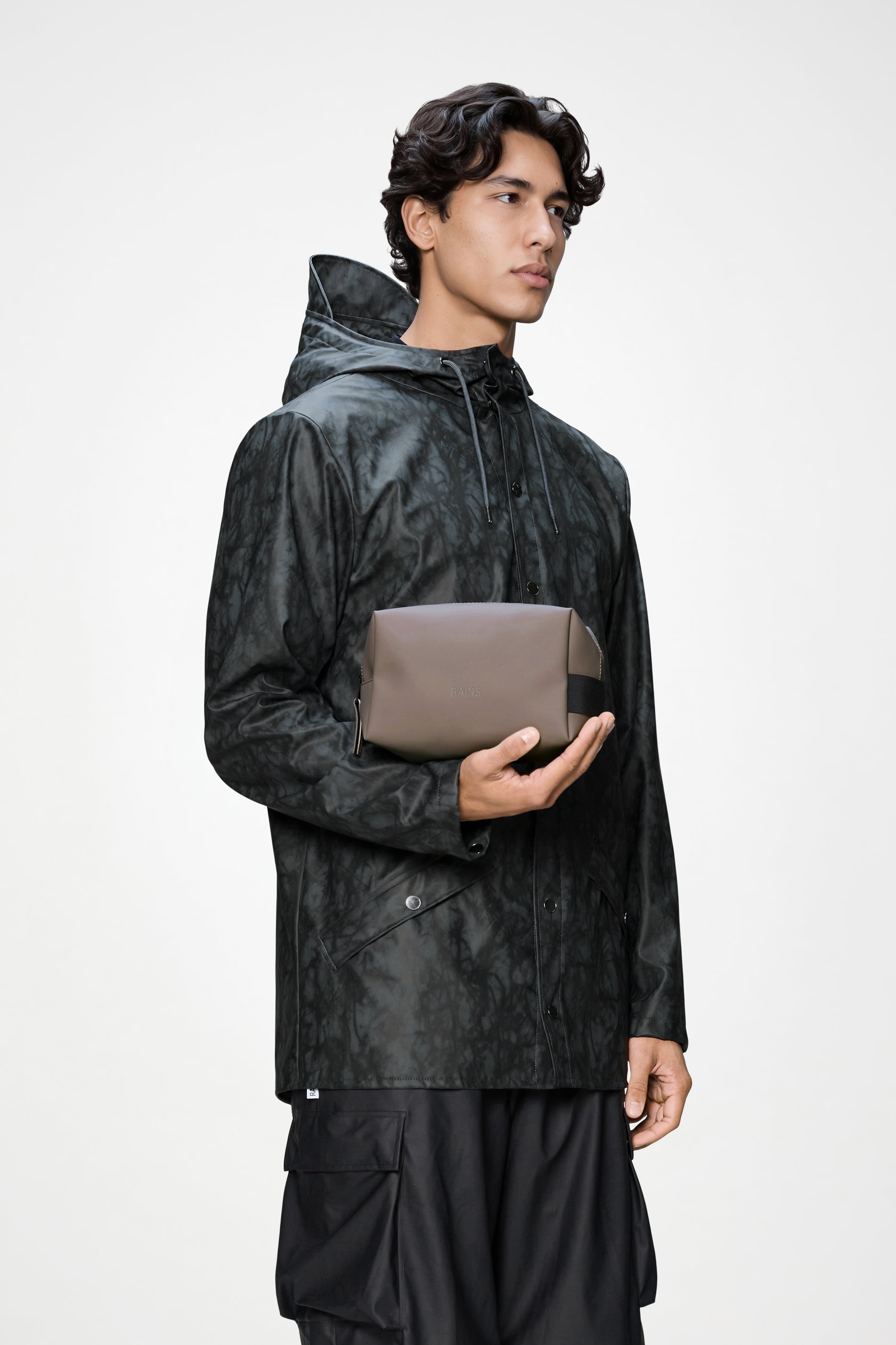 Neceser Rains Wash Bag Small Cinder – imagen oficial 5