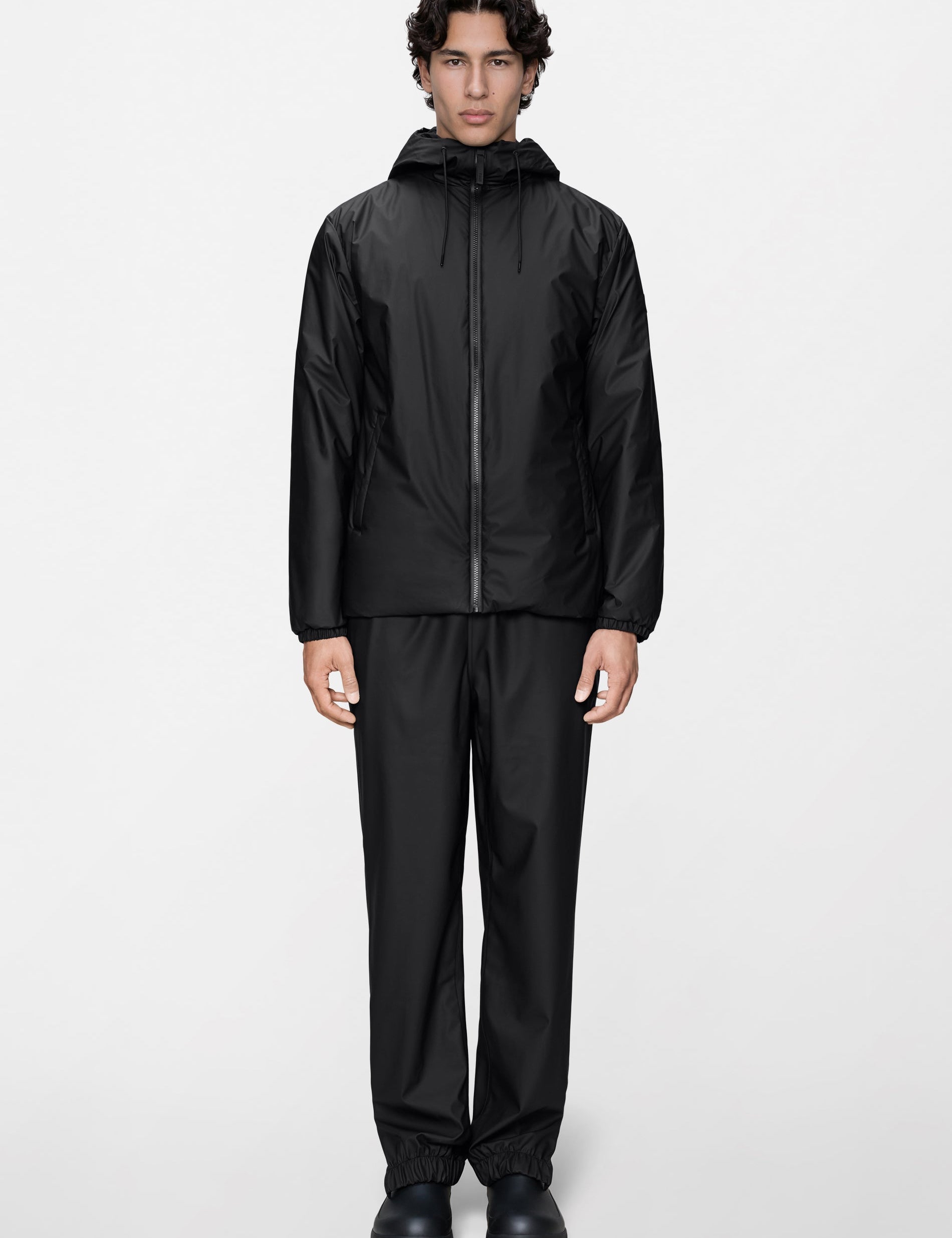 Chaqueta Rains Lohja Black – imagen oficial 1