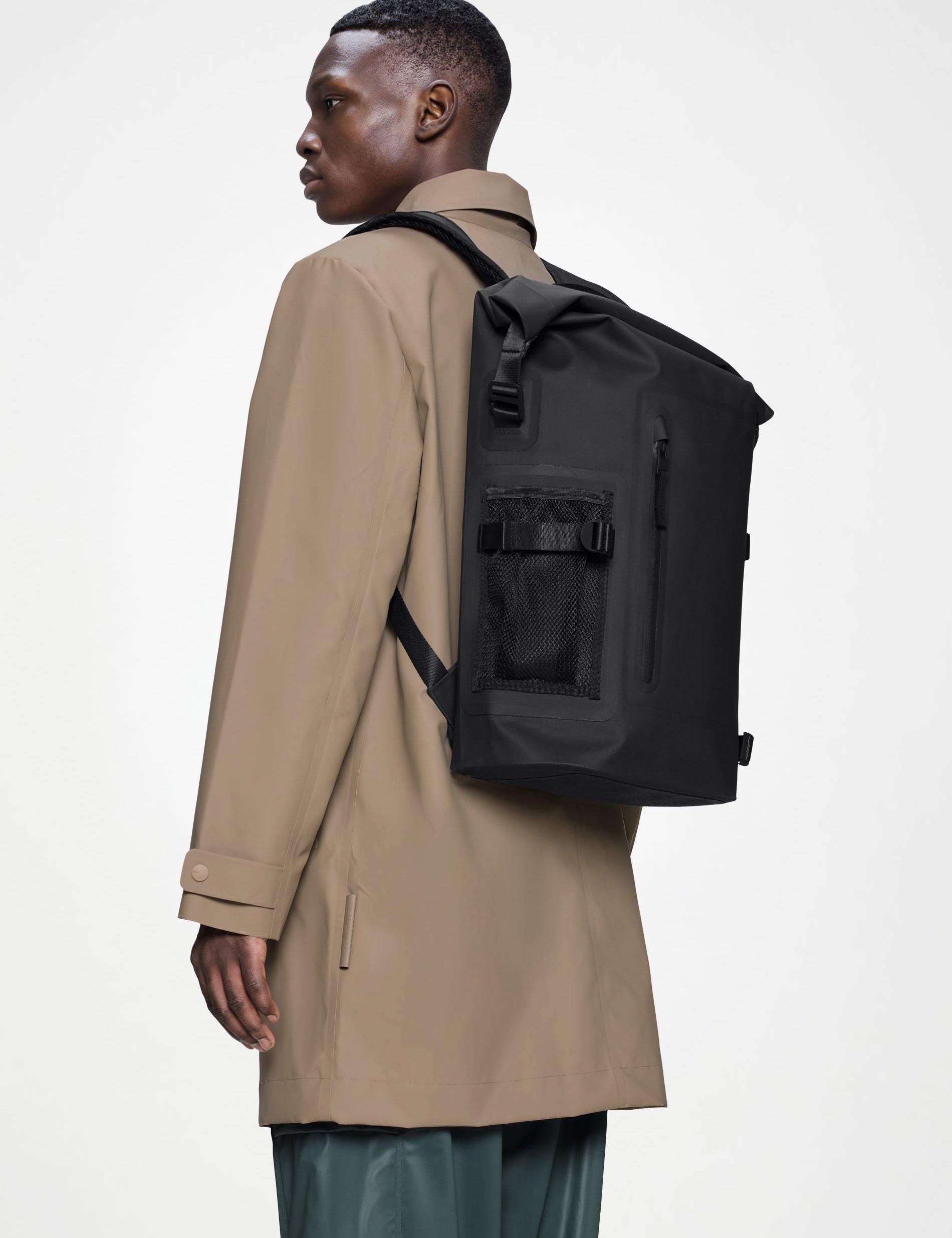 Mochila Rains Deepwater Rolltop Large Black – imagen oficial 2