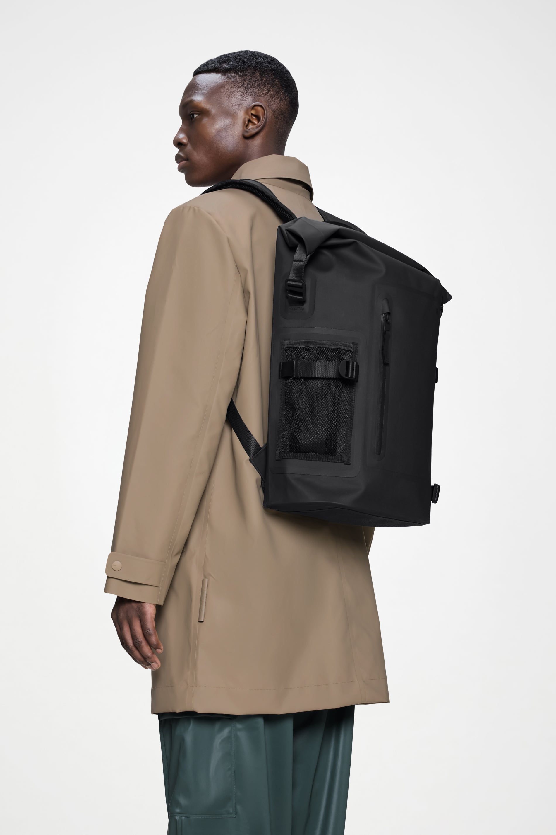 Mochila Rains Deepwater Rolltop Large Black – imagen oficial 2