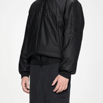 Chaqueta Rains Bomber Black – imagen oficial 4