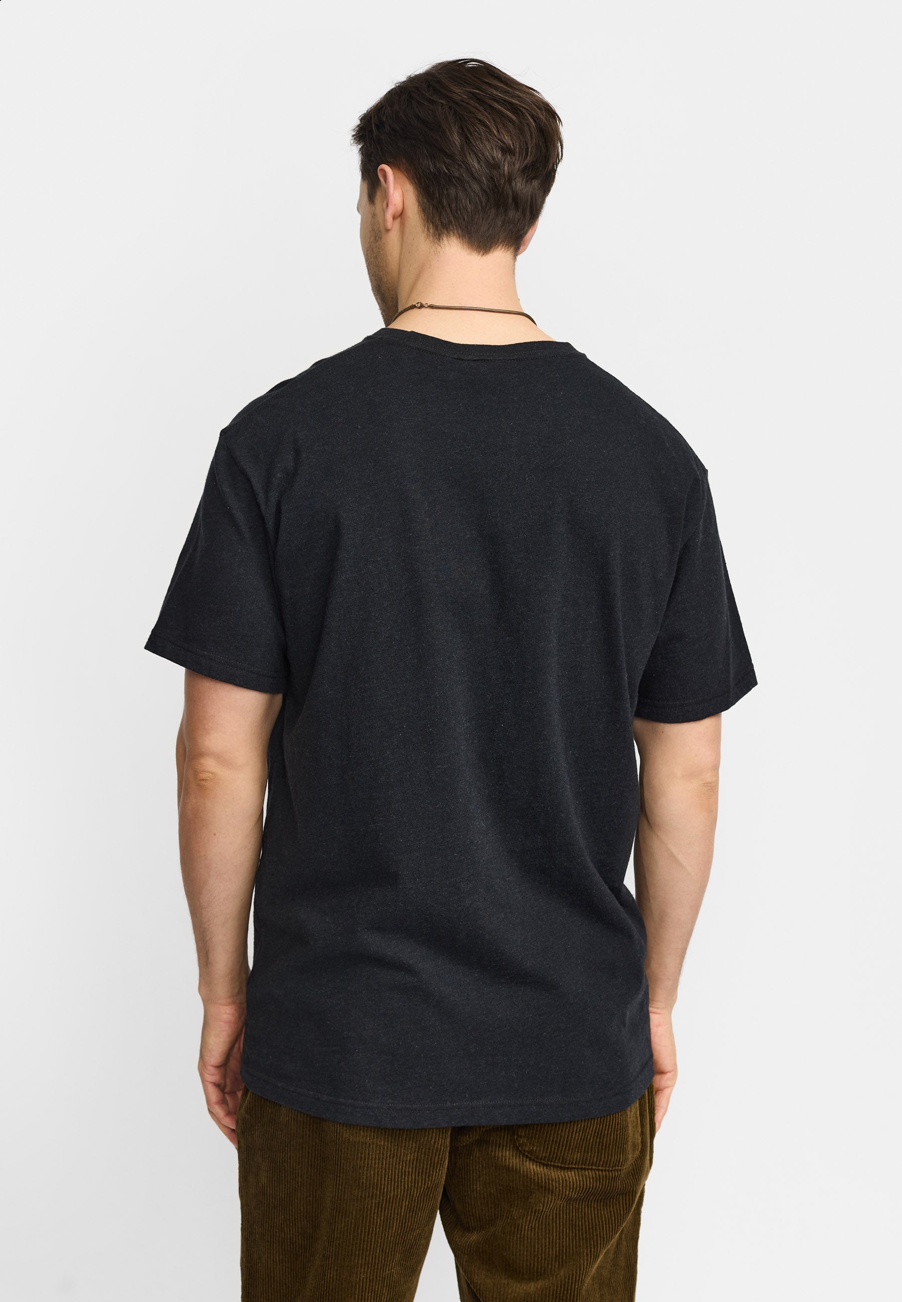 Camiseta REVOLUTION Application CAR Negro Jaspeado, modelo espalda