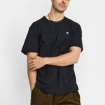 Camiseta REVOLUTION Application CAR Negro Jaspeado, modelo frontal