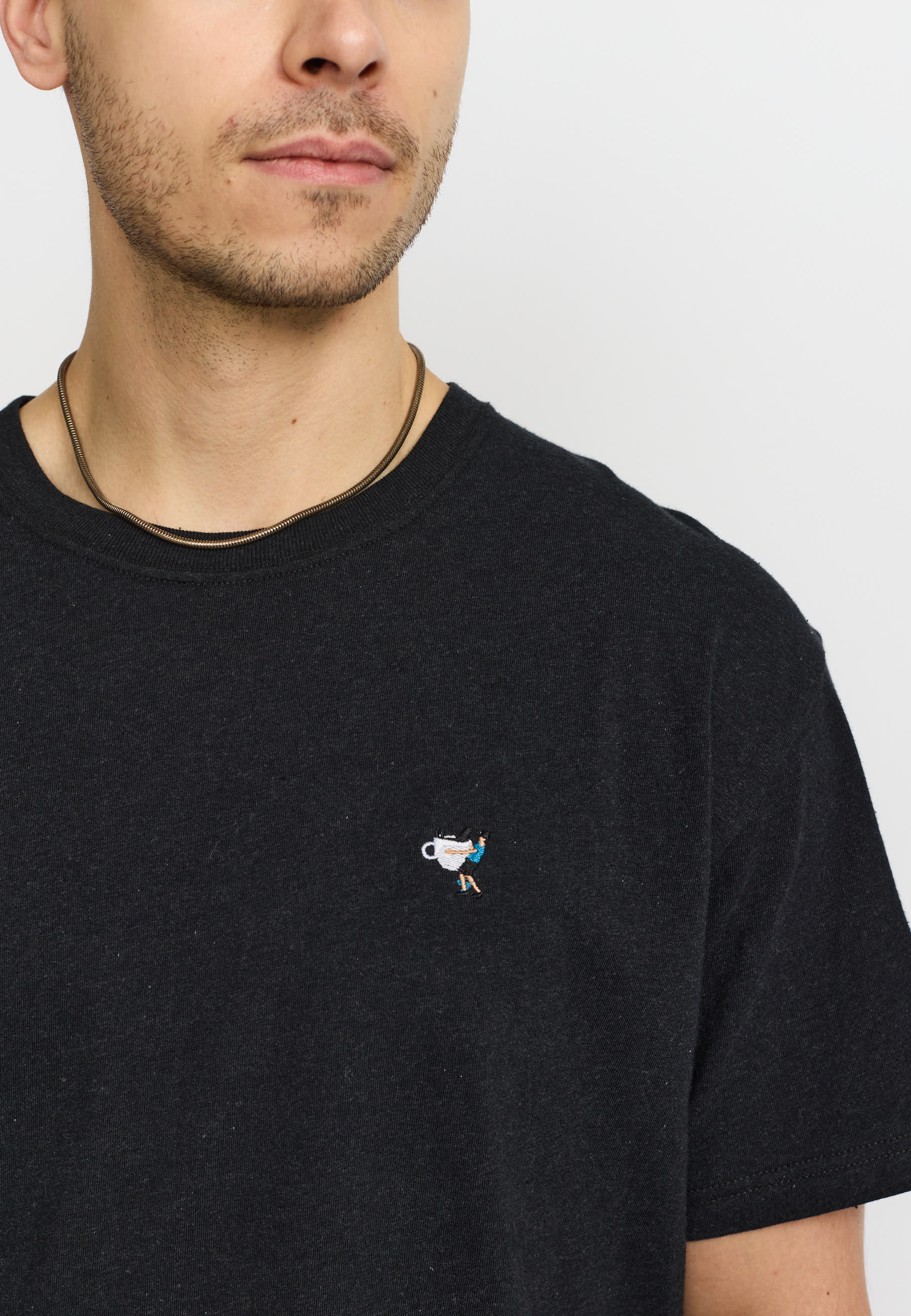 Camiseta REVOLUTION Application CAR Negro Jaspeado, modelo pecho