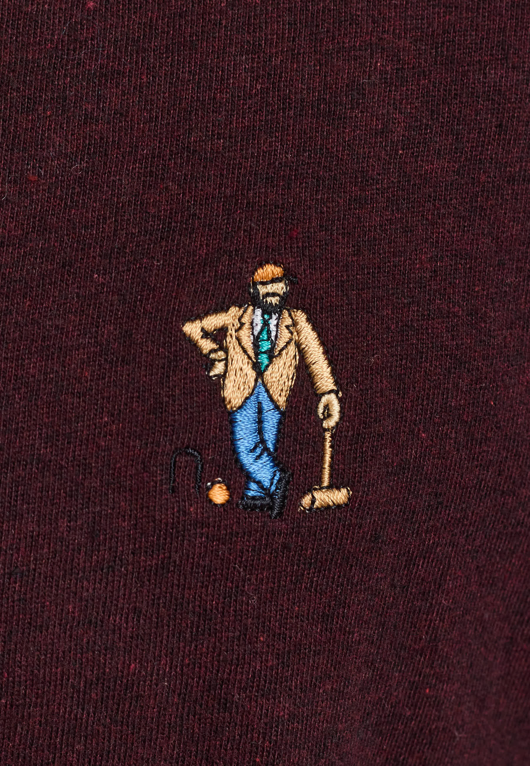 Camiseta REVOLUTION Application CRO Burdeos, detalle bordado