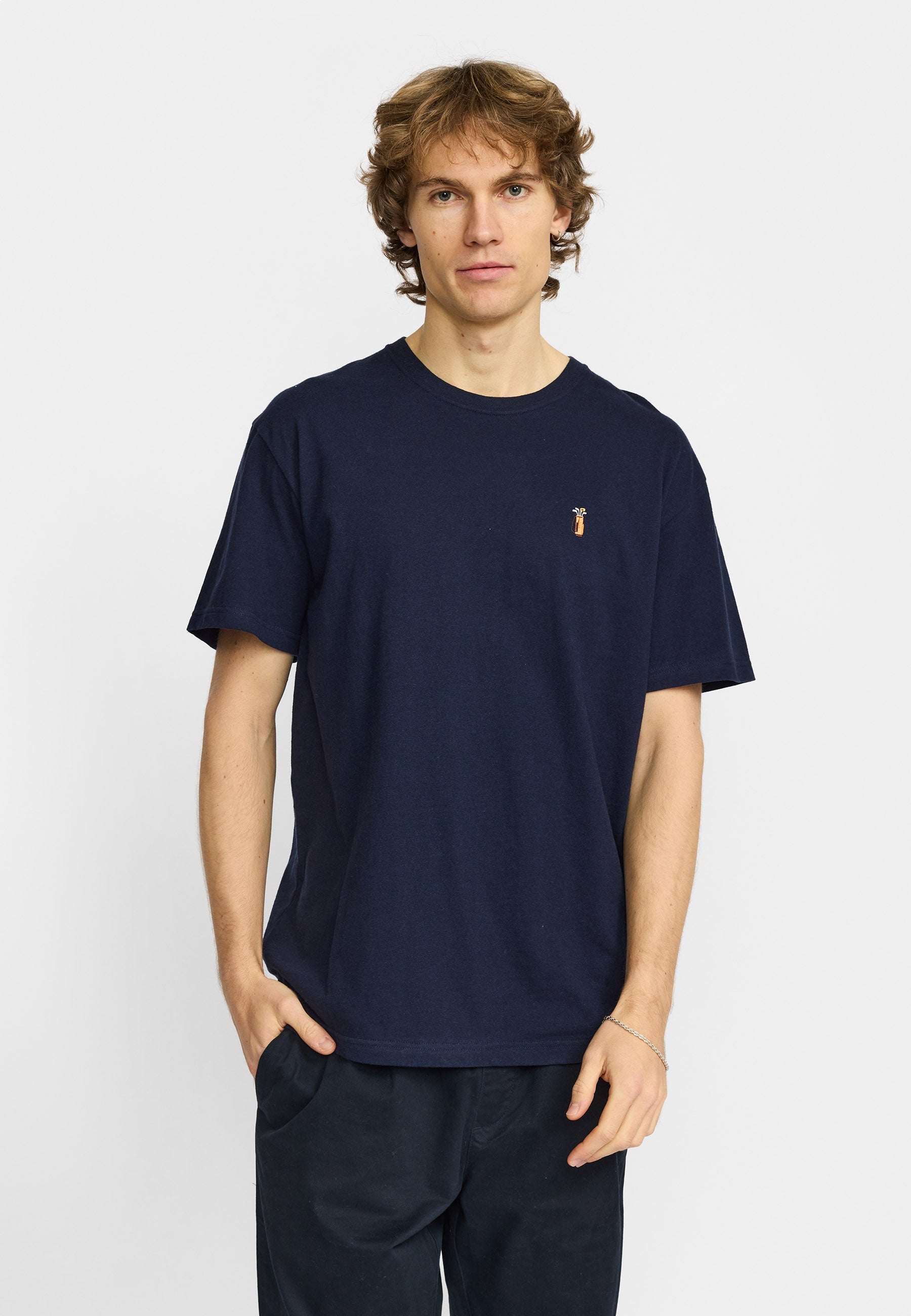Camiseta REVOLUTION Application Golf Azul Marino Jaspeado, modelo frontal