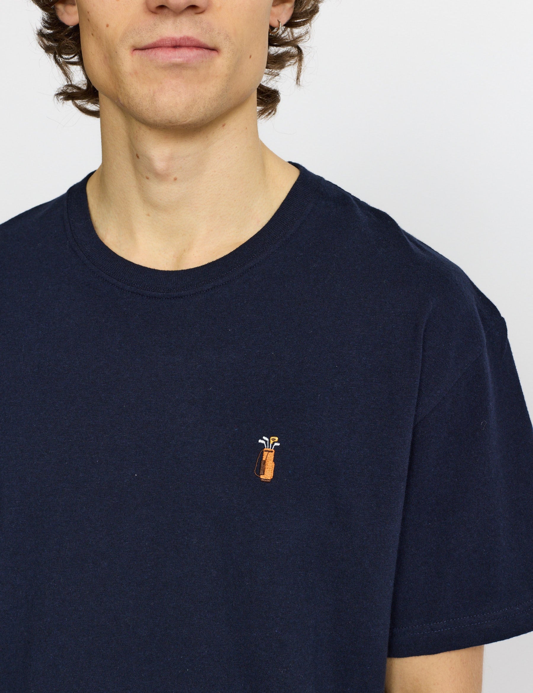 Camiseta REVOLUTION Application Golf Azul Marino Jaspeado, modelo pecho