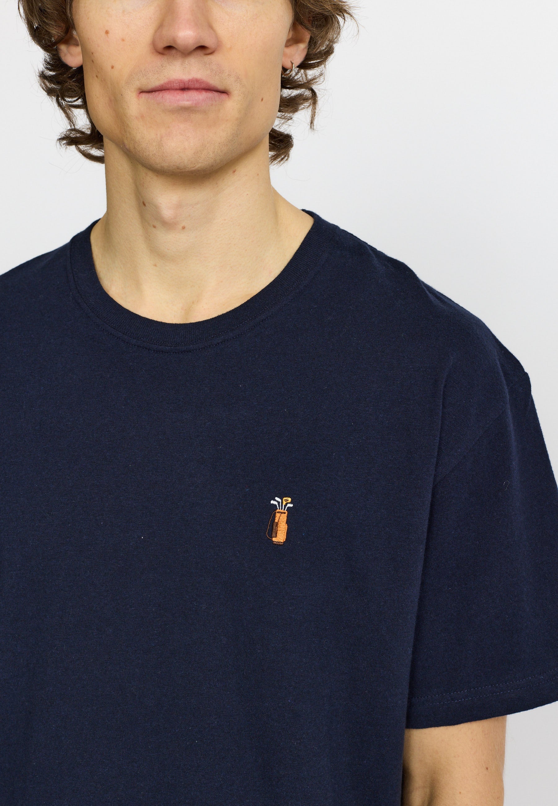Camiseta REVOLUTION Application Golf Azul Marino Jaspeado, modelo pecho