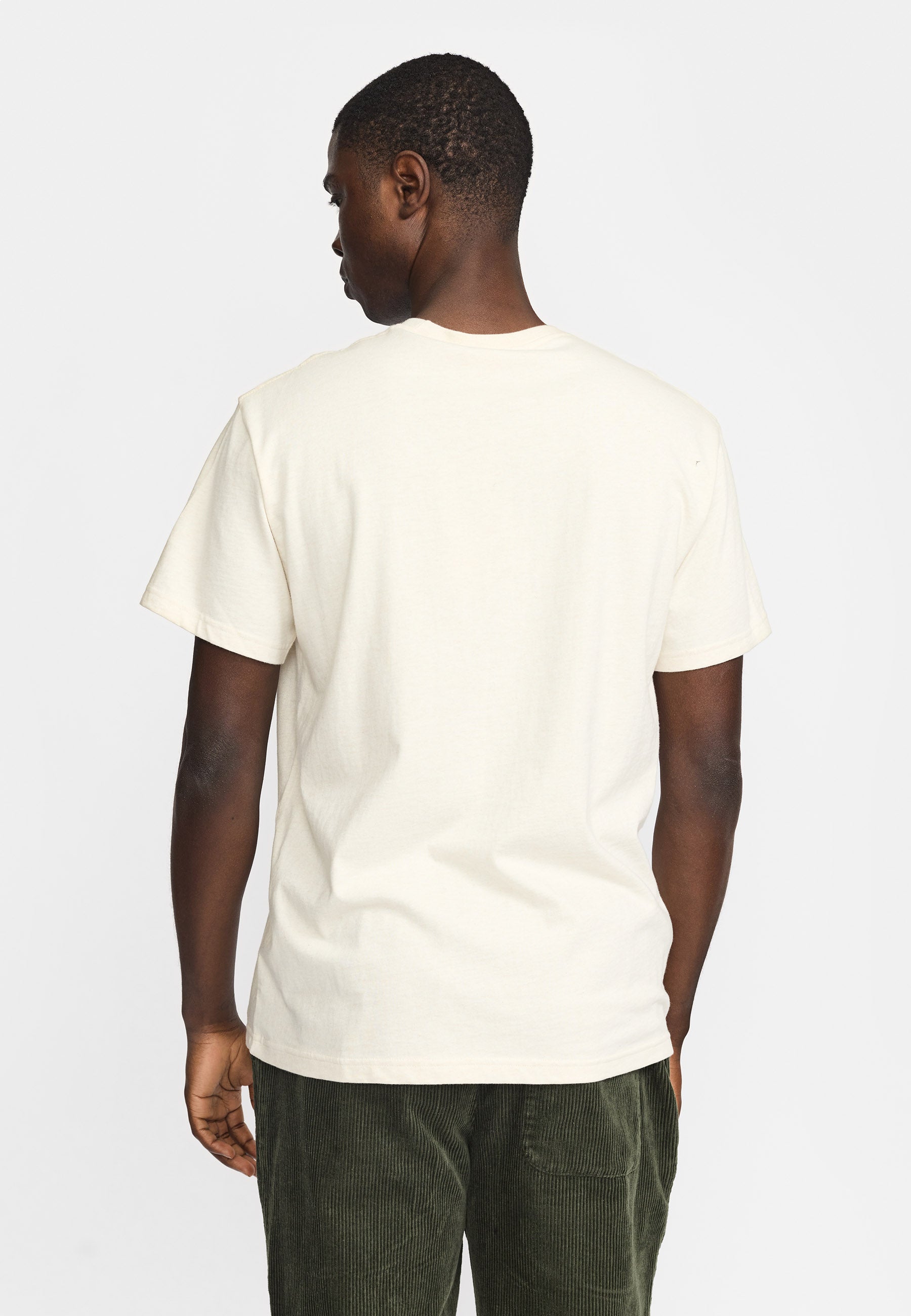 Camiseta REVOLUTION Application Juice Blanco Roto Jaspeado, modelo espalda