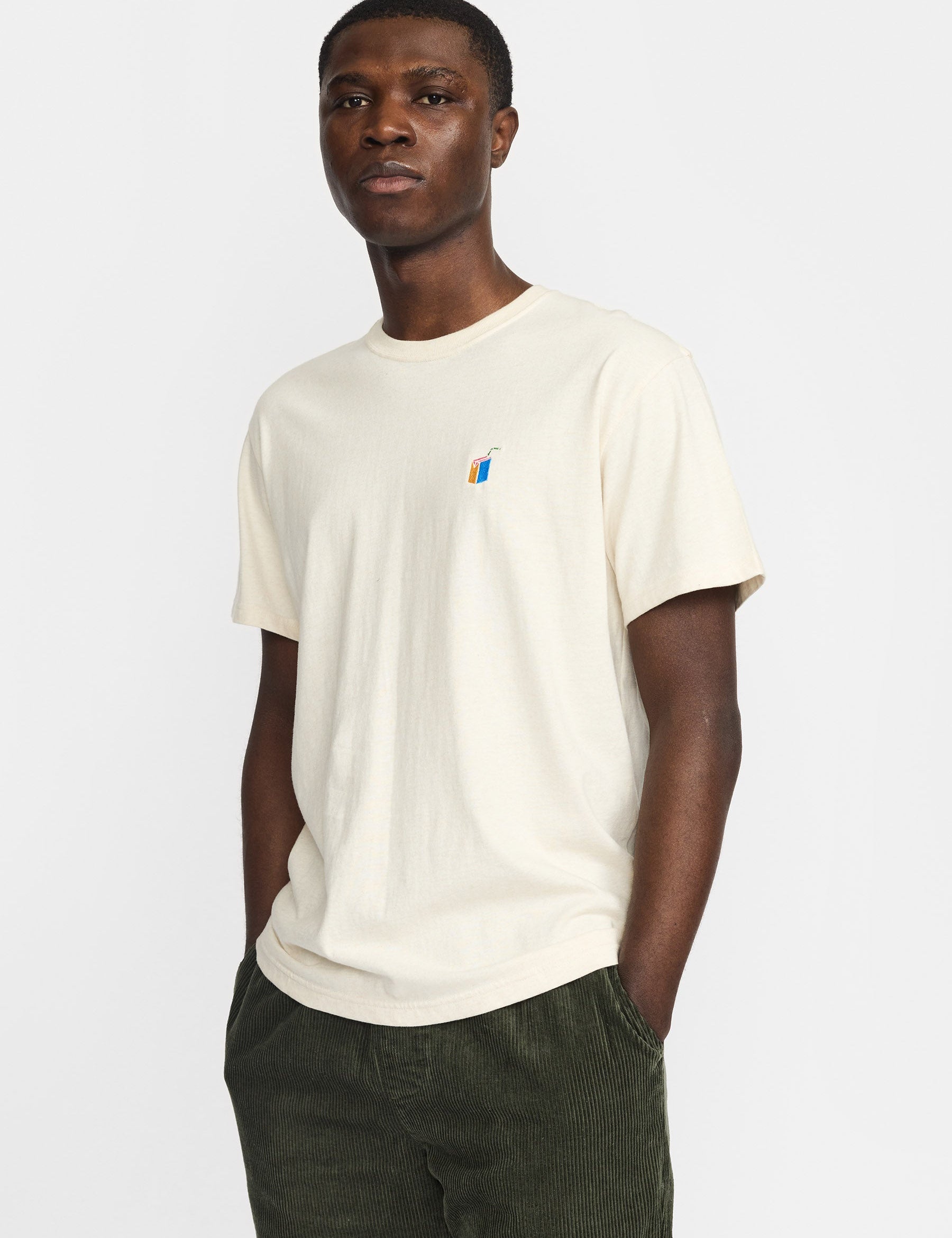 Camiseta REVOLUTION Application Juice Blanco Roto Jaspeado, modelo frontal