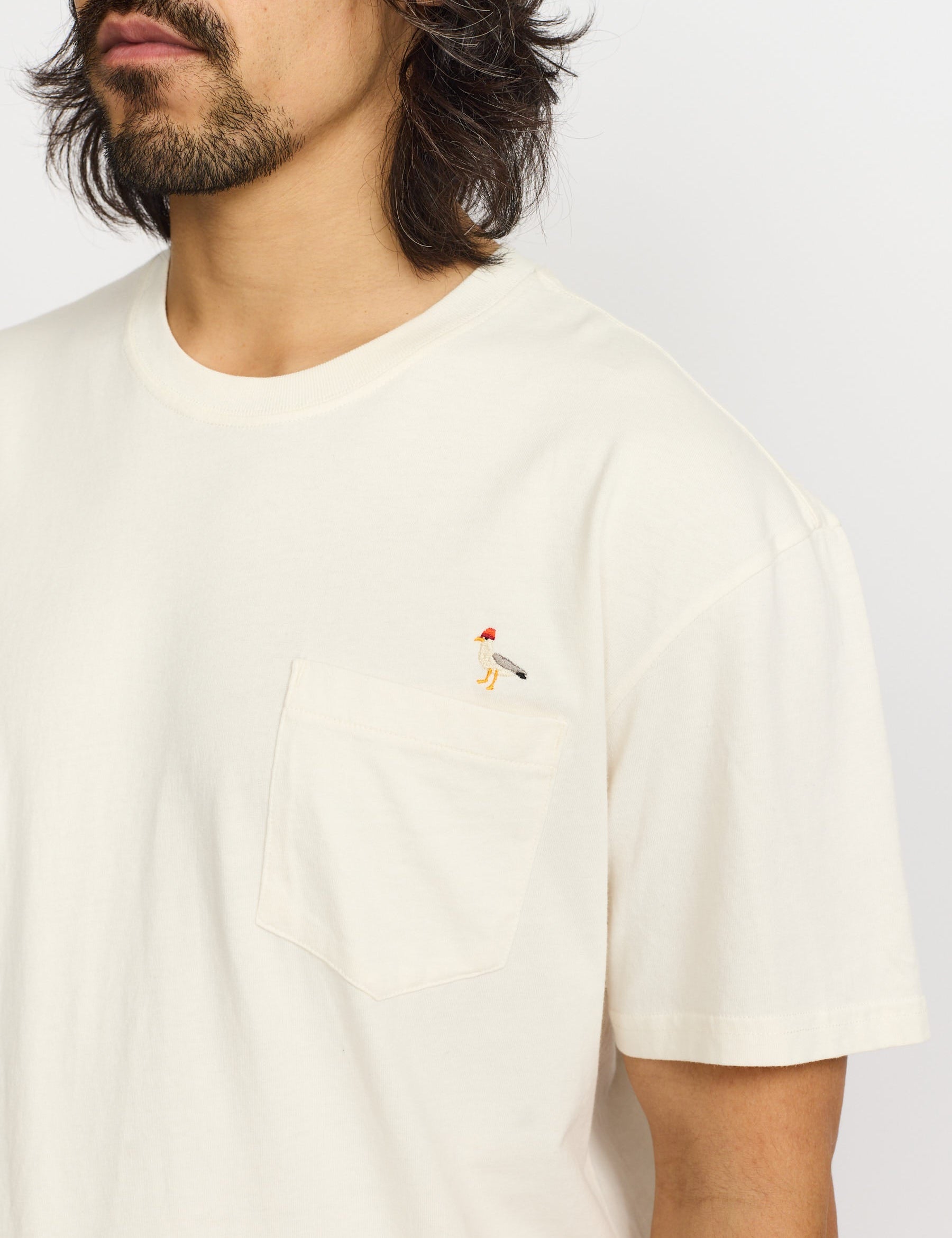 Camiseta REVOLUTION Application Seagull Blanco Roto, modelo pecho