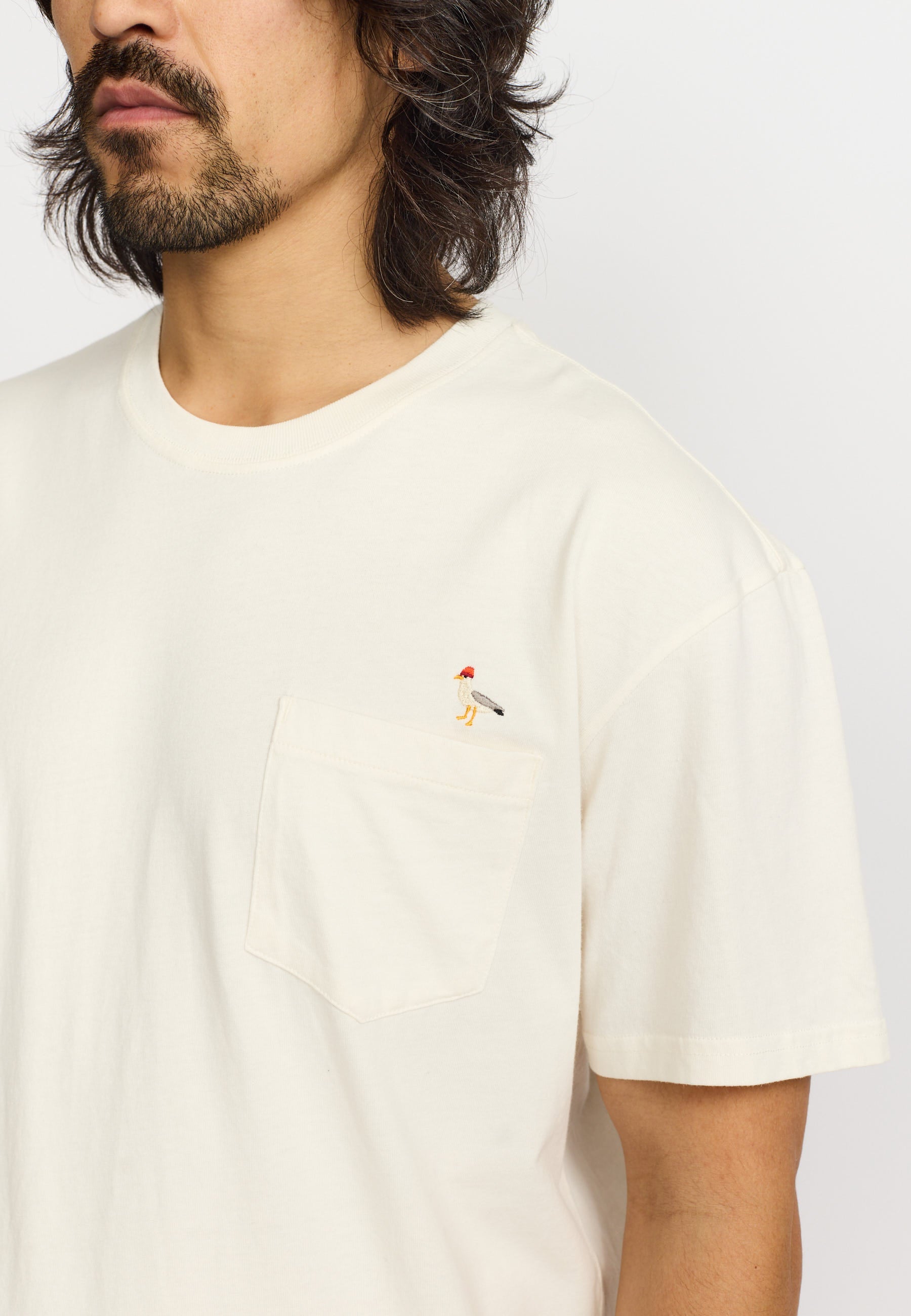 Camiseta REVOLUTION Application Seagull Blanco Roto, modelo pecho