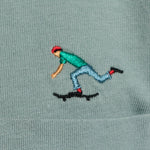 Camiseta REVOLUTION Application Skate Azul Apagado, detalle bordado