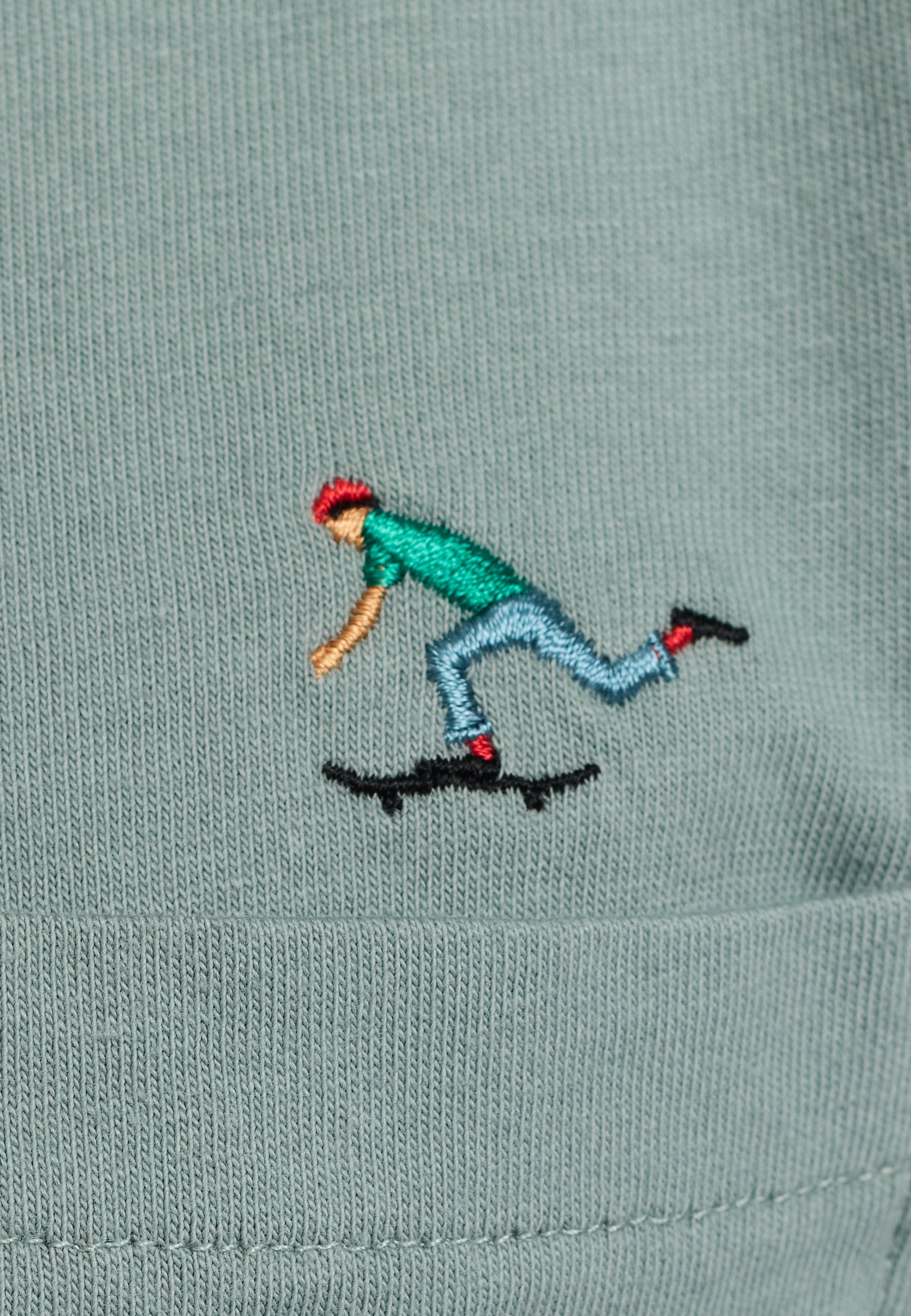 Camiseta REVOLUTION Application Skate Azul Apagado, detalle bordado