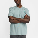 Camiseta REVOLUTION Application Skate Azul Apagado, modelo frontal alternativo