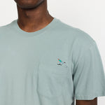 Camiseta REVOLUTION Application Skate Azul Apagado, modelo pecho