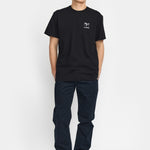 Camiseta REVOLUTION Espresso Negro, modelo completo