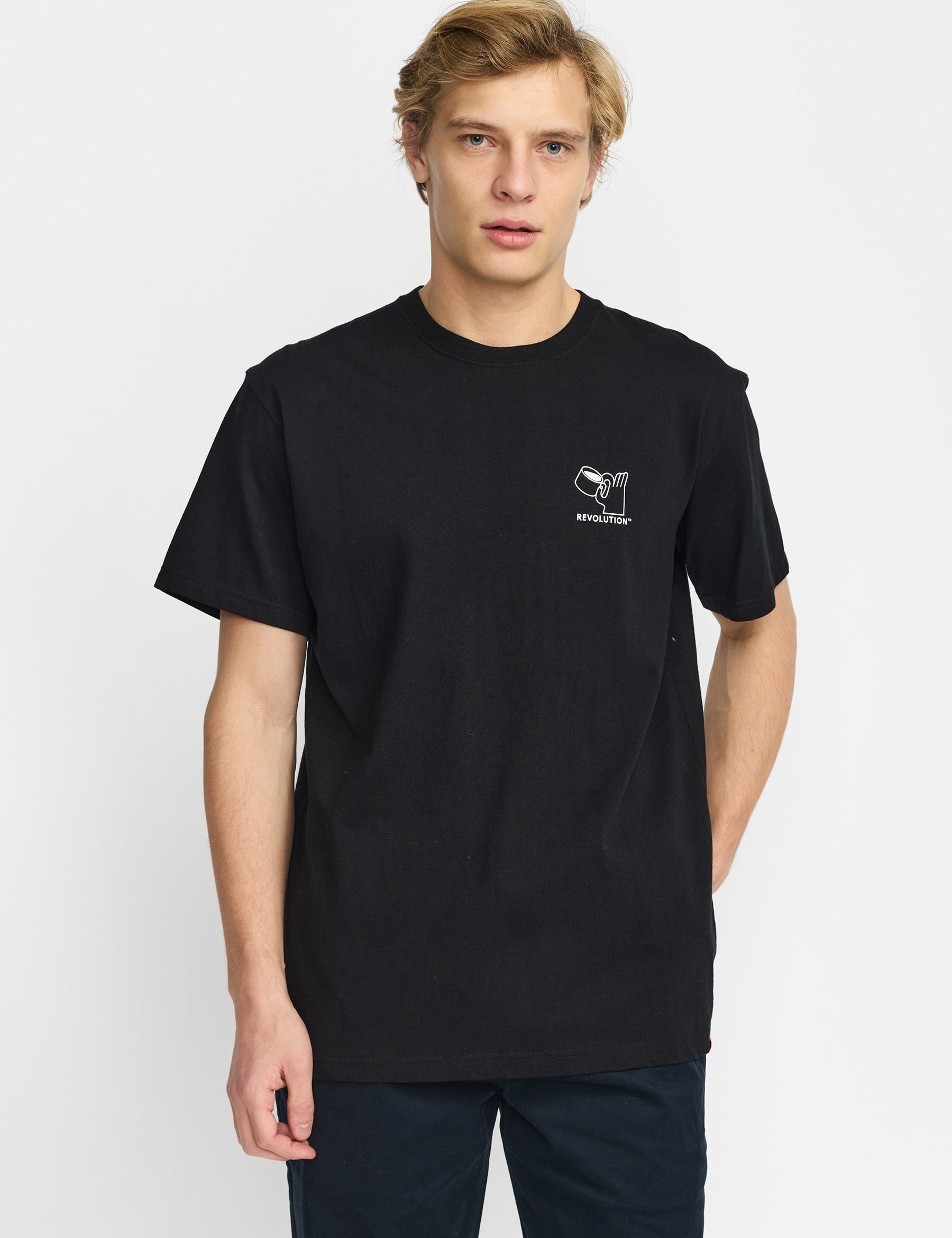 Camiseta REVOLUTION Espresso Negro, modelo frontal