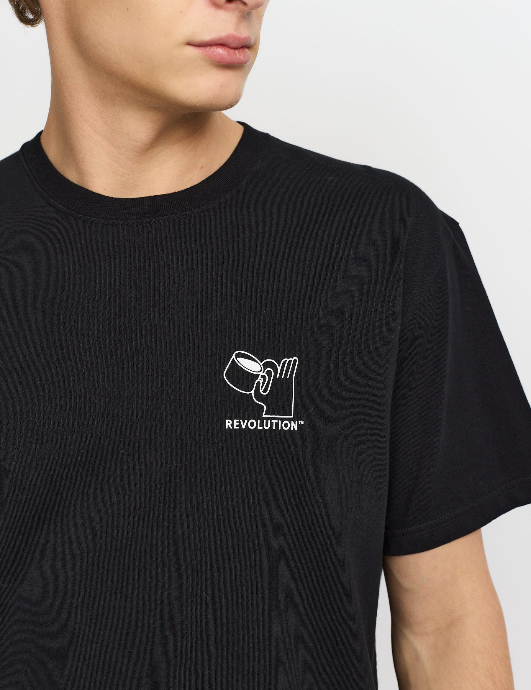 Camiseta REVOLUTION Espresso Negro, modelo pecho