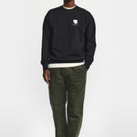 Sudadera REVOLUTION Coffee & Croissant Negro, modelo completo