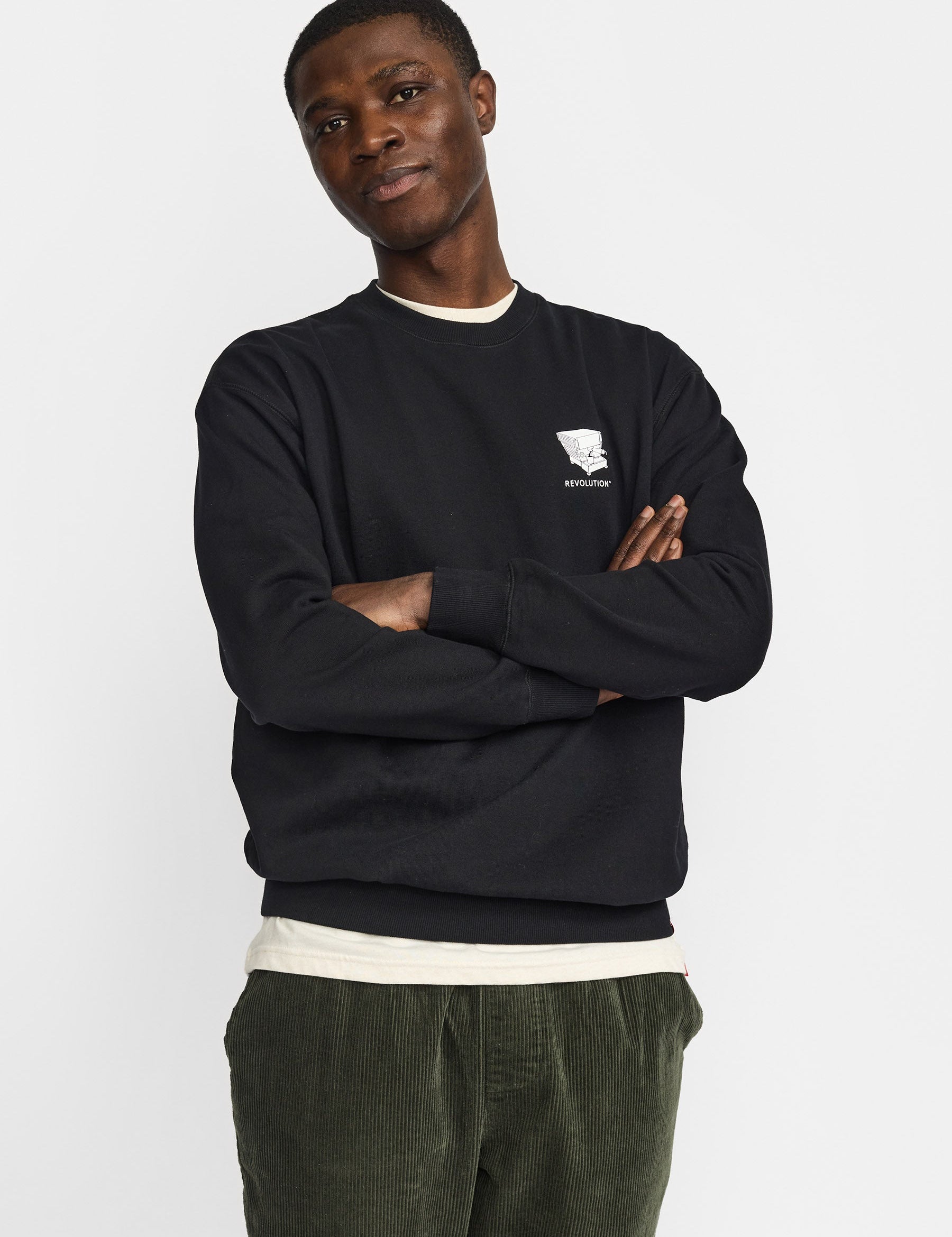 Sudadera REVOLUTION Coffee & Croissant Negro, modelo frontal
