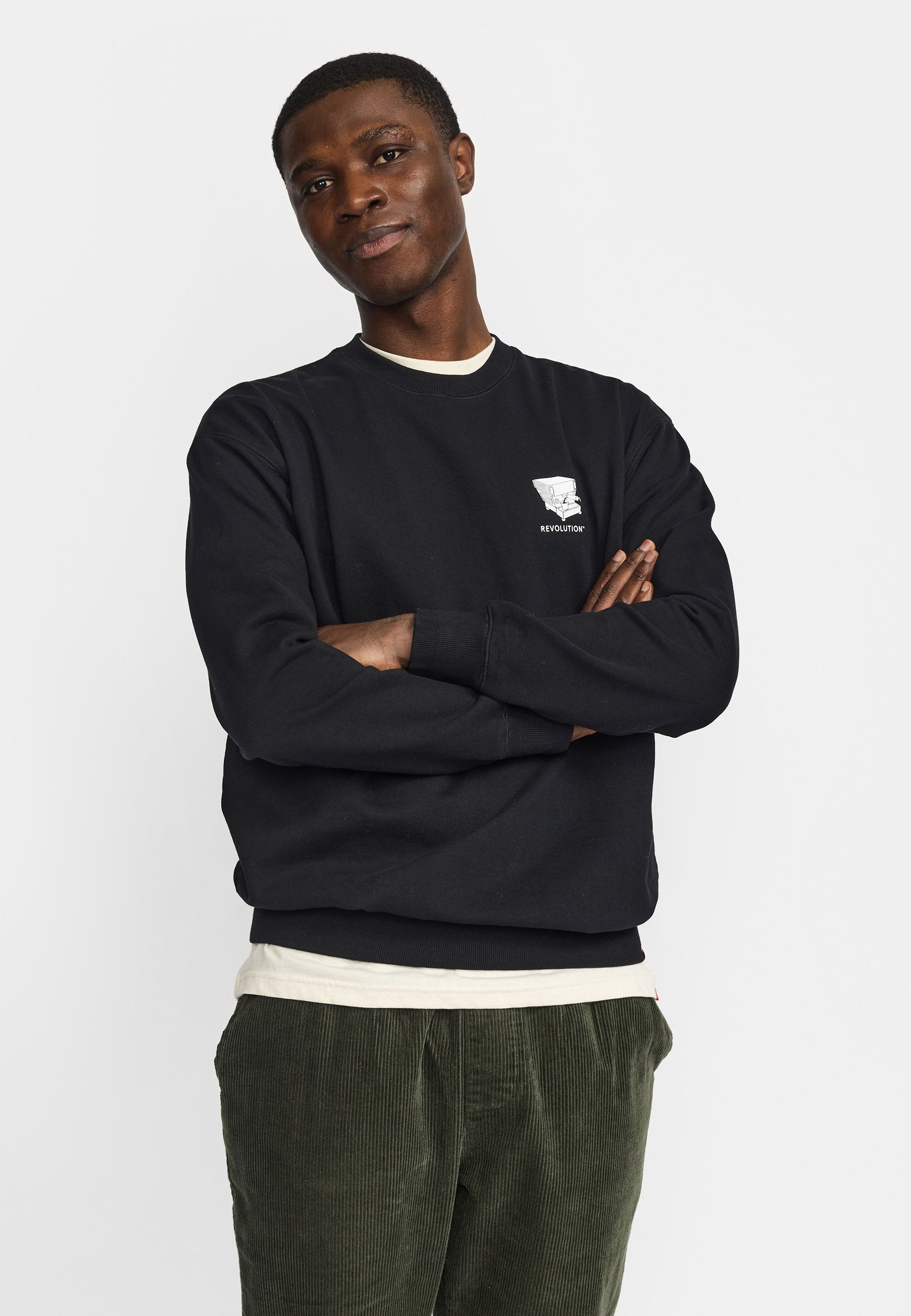 Sudadera REVOLUTION Coffee & Croissant Negro, modelo frontal