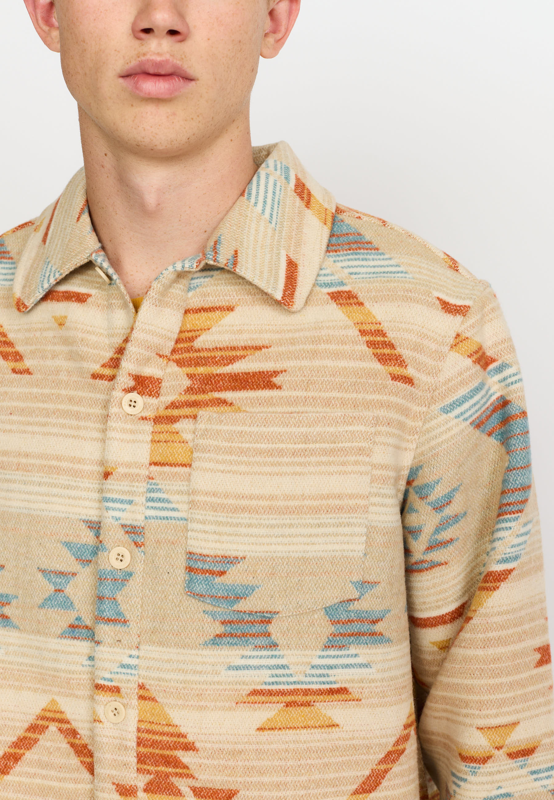 Sobrecamisa REVOLUTION Casual Shirt 3261 Azul Multicolor, detalle pecho