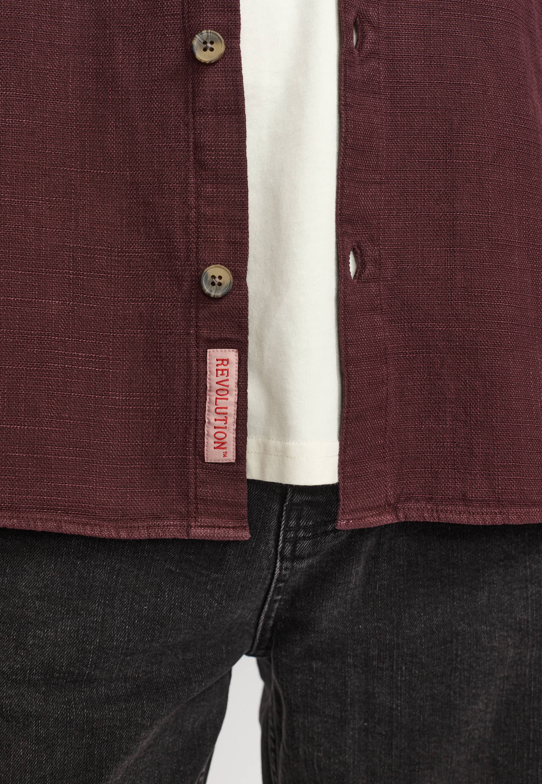 Camisa REVOLUTION Garment Dyed 3997 Burdeos Oscuro, detalle bajo